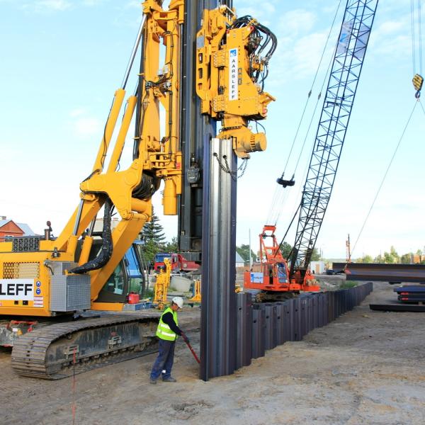 خطوط أنابيب إمداد مياه البحر من QSTP إلى خريص، وزيادة سعة خطوط أنابيب مياه البحر إلى الغوار رقم طلب الشراء: 3000118974 و 3000118976