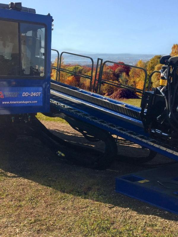 أعمال الحفر الأفقية لمحطة ضخ الطريق السريع الدمام - الهفوف لتركيب خط أنابيب Ø28