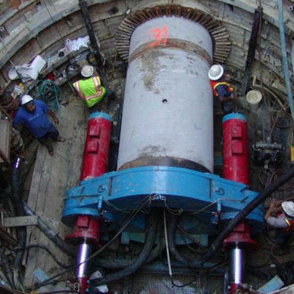 أعمال الحفر الدقيق لمشروع محطة قارن عالم لتحلية المياه